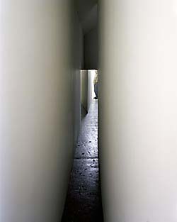 [Bruce Nauman, Corridor Installation, 1970]