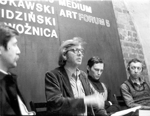5 Forum „Foto-Medium-Art” (19.05.1978); od lewej: Mirosław Woźnica, Zbigniew Dłubak, Jarosław Kudaj i Jerzy Olek. Fot. Alek Figura
