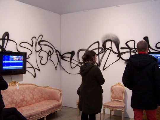 NUG, Territorial Pissing, widok stoiska galerii Branstroem, Market Art Fairs, Sztokholm, 2009, fot. Paulina Olszewska.
