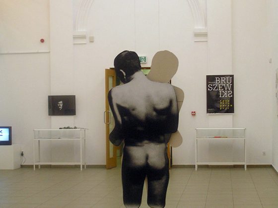 Fragment wystawy w OPS w Łodzi, 2010. Na pierwszym planie odtworzony Tors, 1969, (fot. K. Jurecki)