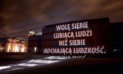 Jenny Holzer, Projekcje świetlne