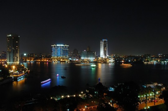 Kair nocą (Wikipedia)