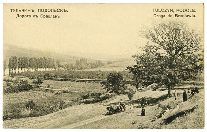 Droga z Tulczyna, gdzie Stanisław Szczęsny Potocki zbudował największy pałac magnacki Rzeczpospolitej, do Bracławia nad Bohem. Pocztówka wydana nakładem B. Wierzbickiego, około 1910