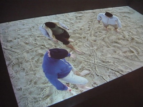 Sigalit Landau, „Azkelon”, wideo, 2010., 54. Biennale w Wenecji, pawilon izraelski. Fot. PŁ