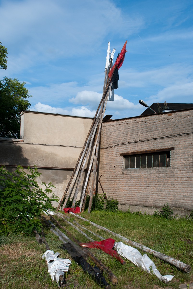 Wernisaż wystawy „Flagi” w MCSW „Elektrownia” w Radomiu, Wincenty Dunikowski-Duniko, Z cyklu: Ready for use, 1982, fot. Zofia Waligóra