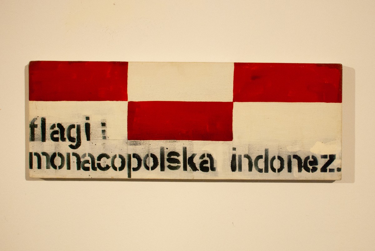 Wernisaż wystawy „Flagi” w MCSW „Elektrownia” w Radomiu, Paweł Susid, Flagi: Monaco, Polska, Indonezja, 1987, fot. Zofia Waligóra