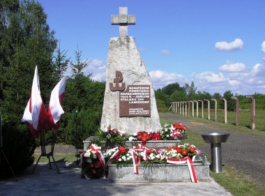Pomnik Powstańców Warszawskich - Jeńców Stalagu 344 Lamsdorf (źródło: Centralne Muzeum Jeńców Wojennych w Łambinowicach-Opolu)