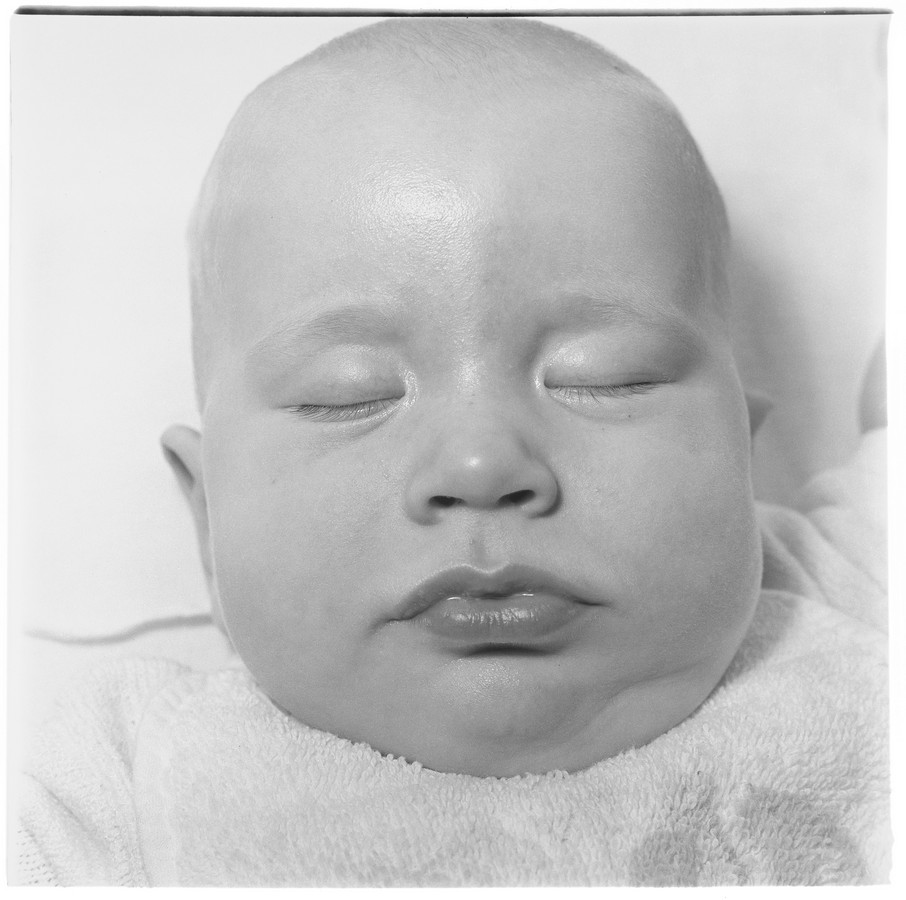 A very young baby, N.Y.C. 1967. Copyright © The Estate of Diane Arbus (źródło: materiały prasowe organizatora)
