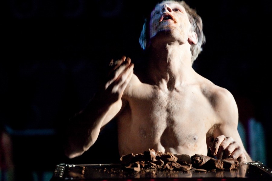 „Titus Andronicus”, reż. Jan Klata, na zdjęciu: Matthias Luckey (źródło: materiały prasowe wrocławskiego Teatru Polskiego)