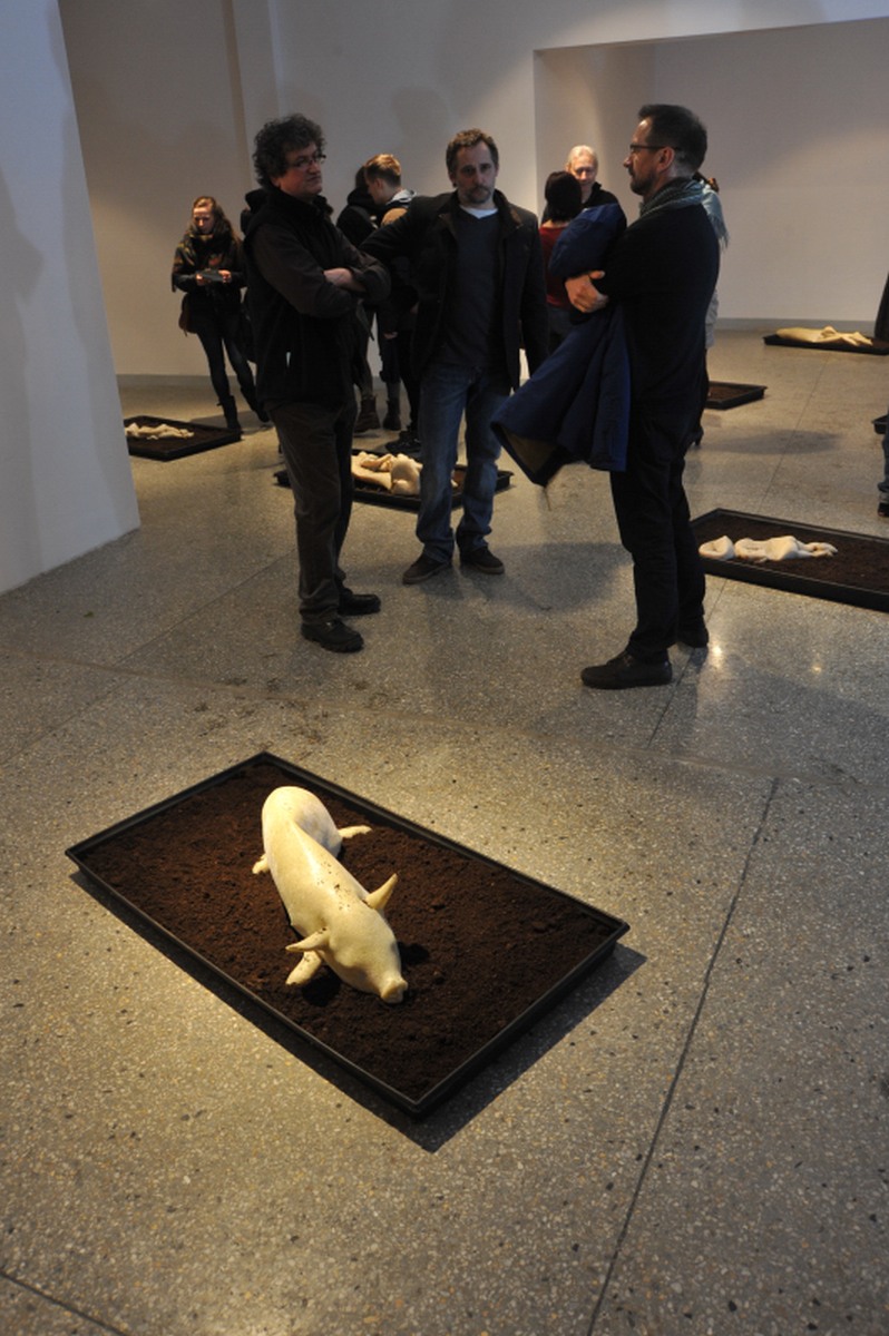 Zdjęcia z wystawy „Śmieci” Tomasza Skórki prezentowanej w Gdańskiej Galerii Miejskiej 2 (źródło: materiały prasowe)