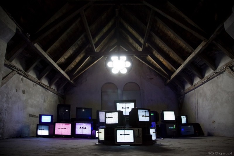 „Electrostatic Bell Choir”, Biennale Sztuki Mediów WRO 2013, fot. 100ga (źródło: materiały prasowe organizatora)