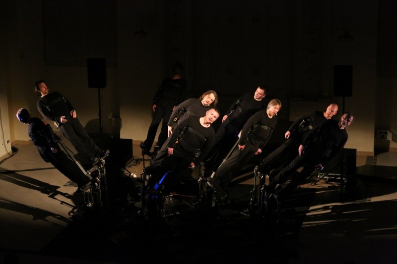 „Pendulum choir”, Biennale Sztuki Mediów WRO 2013, fot. M.E. Koch (źródło: materiały prasowe organizatora)