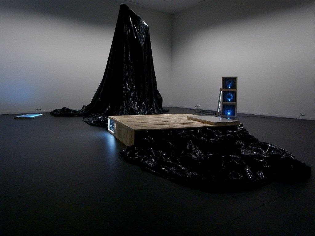 Angelika Markul, „Nów / New Moon”, 2009, Centrum Sztuki Współczesnej Znaki Czasu w Toruniu, 2009 (źródło: materiały Kwartalnika Rzeźby Orońsko)