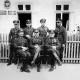 Załoga placówki straży granicznej, pierwszy z prawej siedzi Michał Lubieniecki, Krościenko nad Dunajcem 1938. Fot. ze zbiorów rodzinnych (źródło: materiały Kwartalnika „KARTA”)
