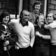 Zdjęcie pamiątkiwe z pobytu Warsztatu w Edynburgu (Atelier 72), ( BOND, Sean Connery) i grupa Warsztat, ostatni po prawej Robakowski, dzięki uprzejmości artysty