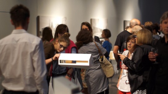 Wystawa „Na przykład. Nowy dom polski” zorganizowana przez Centrum Architektury w Muzeum Sztuki Nowoczesnej w Warszawie, 2013, fot. Piotr Ostrowski (źródło: materiały prasowe organizatora) Wystawa „Na przykład. Nowy dom polski” zorganizowana przez Centrum Architektury w Muzeum Sztuki Nowoczesnej w Warszawie, 2013, fot. Piotr Ostrowski (źródło: materiały prasowe organizatora)