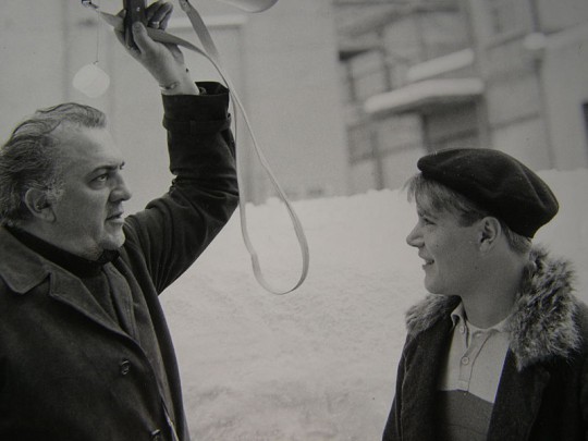 Federico Fellini i Bruno Zanin na planie filmu „Amarcord”, 1973 (źrodło: Wikimedia Commons/Bruno Zanin)