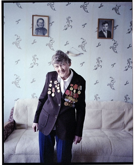 Agnieszka Rayss, z cyklu „Wspominam i płaczę za życiem”, 2011, z wystawy „Stand By”, Festiwal Interphoto w Białymstoku, 2013 (źródło: dzięki uprzejmości organizatora)