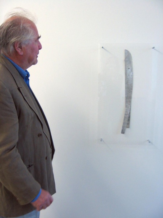 René Block i praca Ayşe Erkmen „925”, 2011; fot. M. Smolińska (źródło: Kwartalnik Artluk)