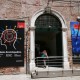 Wejście na wystawę „Il Palazzo Enciclopedico”, Biennale Sztuki w Wenecji, 2013, fot. Ewa Wójtowicz (źródło: dzięki uprzejmości E. Wójtowicz)