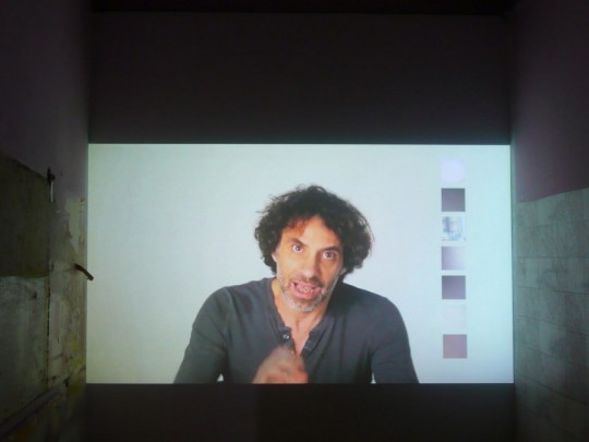 Rabih Mroué, „The Pixelated Revolution”, Biennale Sztuki Mediów WRO we Wrocławiu, 2013, fot. Ewa Wójtowicz (źródło: dzięki uprzejmości E. Wójtowicz)