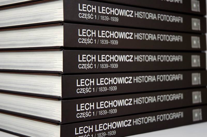 Lech Lechowicz, „Historia fotografii. Część I: 1839-1939”, Wydawnictwo PWSFTviT, Łódź 2012, proj. graficzny Izabela Jurczyk (JURCZYK DESIGN/www.jurczykdesign.com), fot. Robert Bobryk (źródło: dzięki uprzejmości Izabeli Jurczyk)