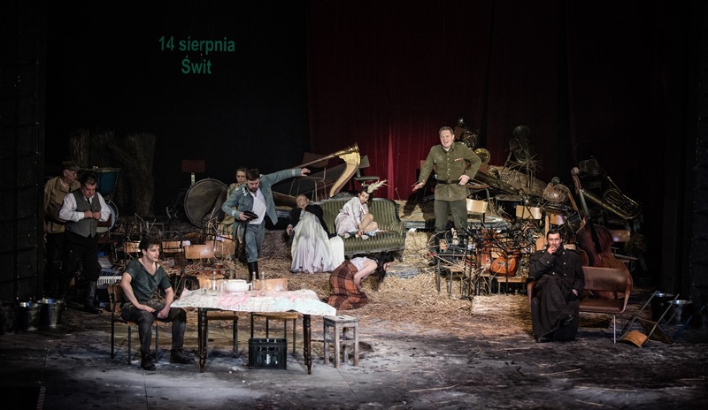 „Bitwa Warszawska 1920”, reż. Monika Strzępka, Narodowy Stary Teatr im. Heleny Modrzejewskiej w Krakowie, 2013, fot. Magda Hueckel (źródło: dzięki uprzejmości Teatru)