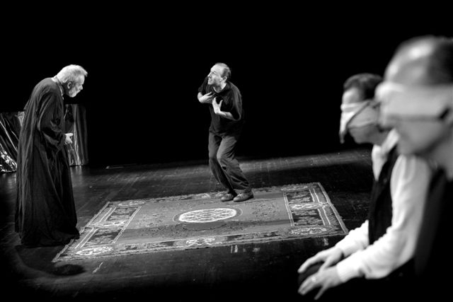 „Bramy raju”, reż. Paweł Passini, Wrocławski Teatr Współczesny, 2014, fot.Tomasz Żurek (źródło: materiały prasowe Wrocławskiego Teatru Współczesnego)