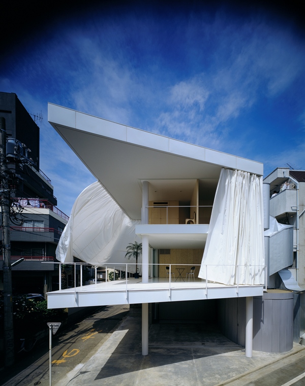 Curtain Wall House, 1995, Tokio, Japonia, fot. Hiroyuki Hirai (źrodło: materiały prasowe The Pritzker Architecture Prize 2014)