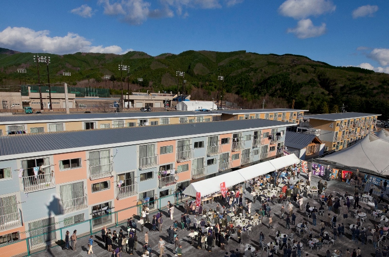 Container Temporary Housing, 2011, Onagawa, Miyagi, Japonia, fot. Hiroyuki Hirai (źrodło: materiały prasowe The Pritzker Architecture Prize 2014)