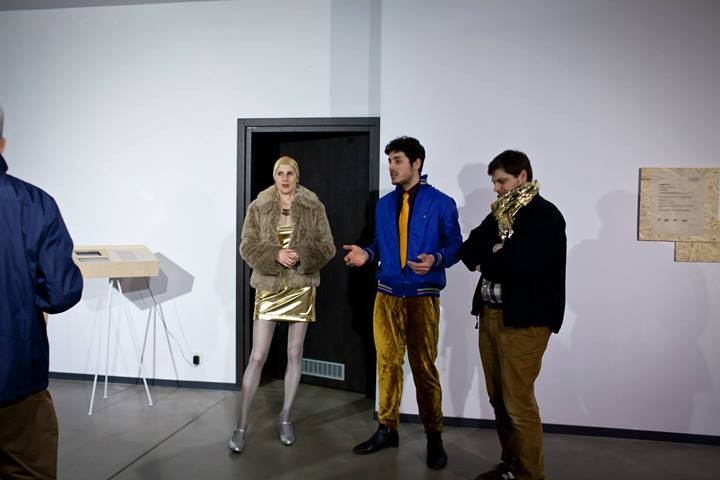 Cecylia Malik, Piotr Sikora i Mateusz Okoński podczas wernisażu, fot. Maria Husarska (dzięki uprzejmości artystki)