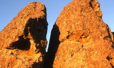 Hanging Rock, Australia (źródło: Wikimedia Commons)