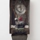 Władysław Hasior, „Adoracja polskiej róży“, 1974, asamblaż, 140 × 52 × 8 cm, ze zbiorów Galerii Starmach (źródło: materiały prasowe Muzeum)