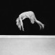 Clare Strand, „Zawieszenie w powietrzu”, z cyklu „Efekty iluzjonistyczne”, 2009 © Clare Strand, Camilla Grimaldi Gallery & The Unicredit Bank Collection (źródło: materiały prasowe organizatora)