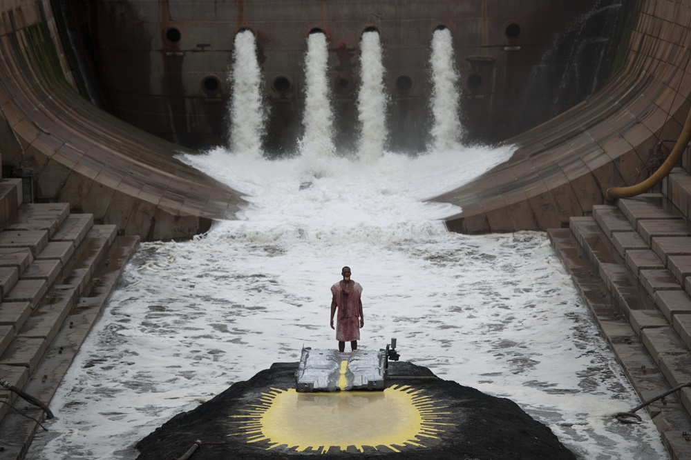 Matthew Barney, Jonathan Bepler, River of Fundament, 2014, Production Still, fot. Hugo Glendinning, © Matthew Barney, Courtesy Gladstone Gallery, New York and Brussels, (źródło: materiały prasowe Haus der Kunst)