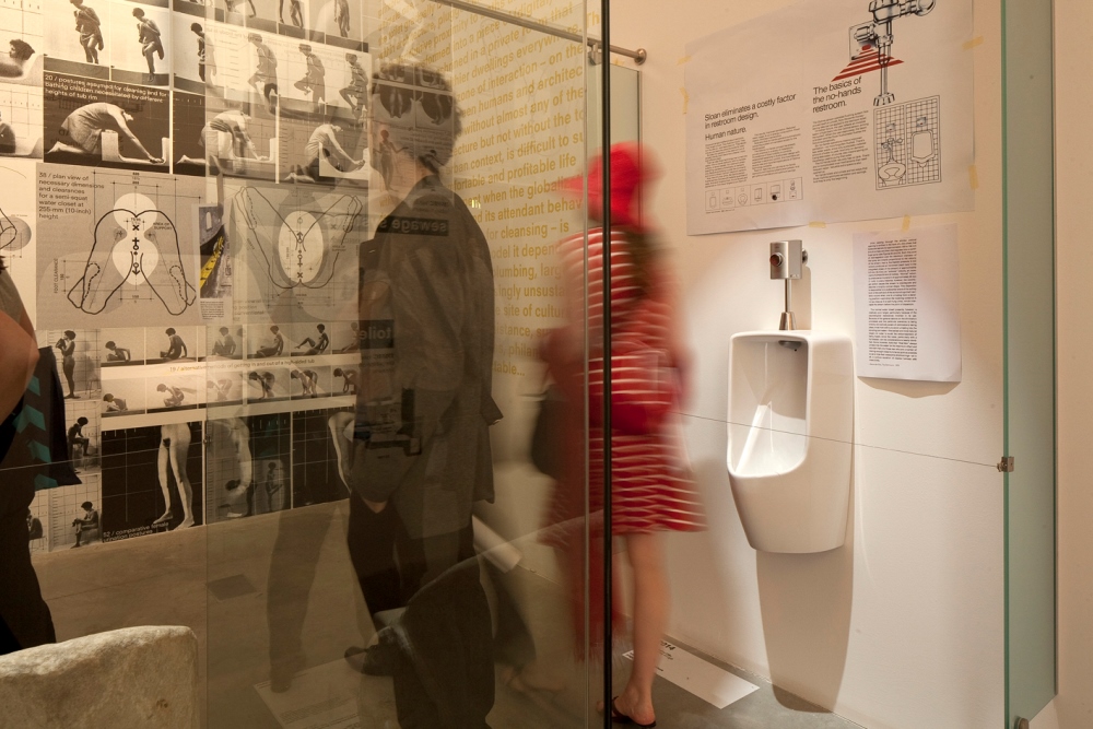 „Elements of architecture: toilet”, wystawa w Pawilonie Centralnym, 14. Biennale Architektury w Wenecji „Fundamentals”, 2014, fot. Francesco Galli (źródło: dzięki uprzejmości organizatorów Biennale)