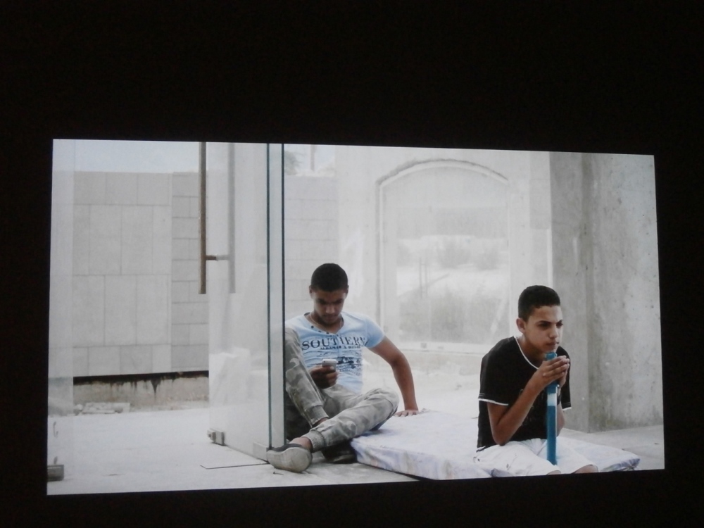Akram Zaatari, „Exploded Views” (2014), kadr z filmu wideo, fot. E. Wójtowicz (źródło: dzięki uprzejmości autorki)