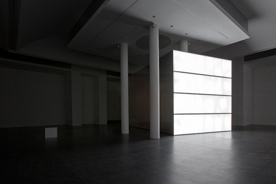 Alfredo Jaar, „Brzmienie ciszy”, 2014, widok instalacji w CSW „Znaki Czasu” w Toruniu, fot. Wojciech Olech (źródło: dzięki uprzejmości CSW i Artysty)