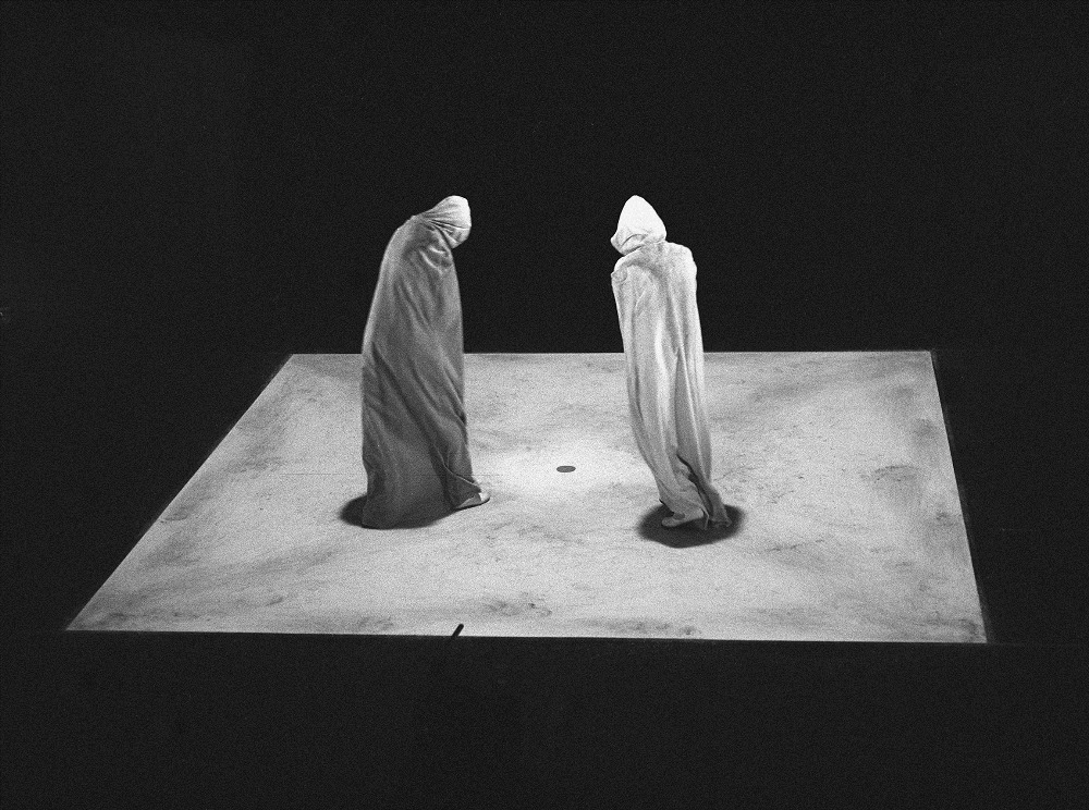 Samuel Beckett, „Quad I + II”, 1981, wideo © SWR, dzięki uprzejmości SWR i Suhrkamp Verlag (źródło: materiały prasowe Zachęty Narodowej Galerii Sztuki)