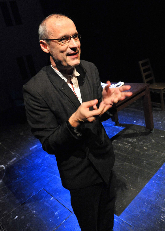 Tadeusz Różewicz, „Wyszedł z domu. Tak zwana komedia”, reż. Michał Rzepka, Teatr Nowy im. Kazimierza Dejmka w Łodzi, 2014, fot. Janusz Szymański (źródło: materiały Teatru)