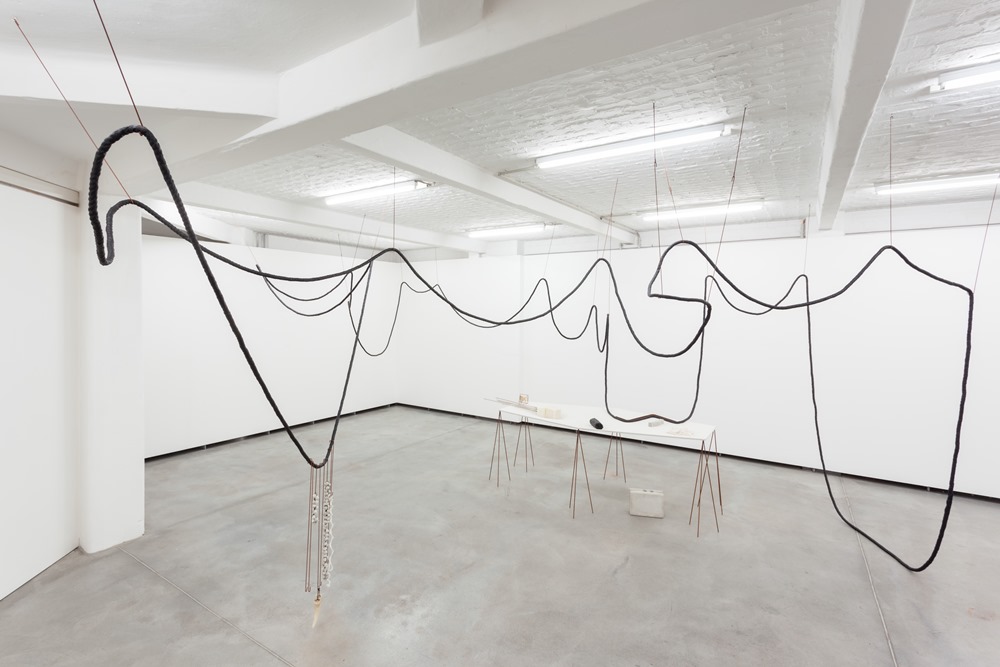 Iza Tarasewicz, wystawa „Collaboraiting Objects Radiating Environments”, Kunstlerhaus Bethanien, Berlin, 2014, fot. Ivo Gretener (źródło: ilustracje wybrane i udostępnione przez artystkę)