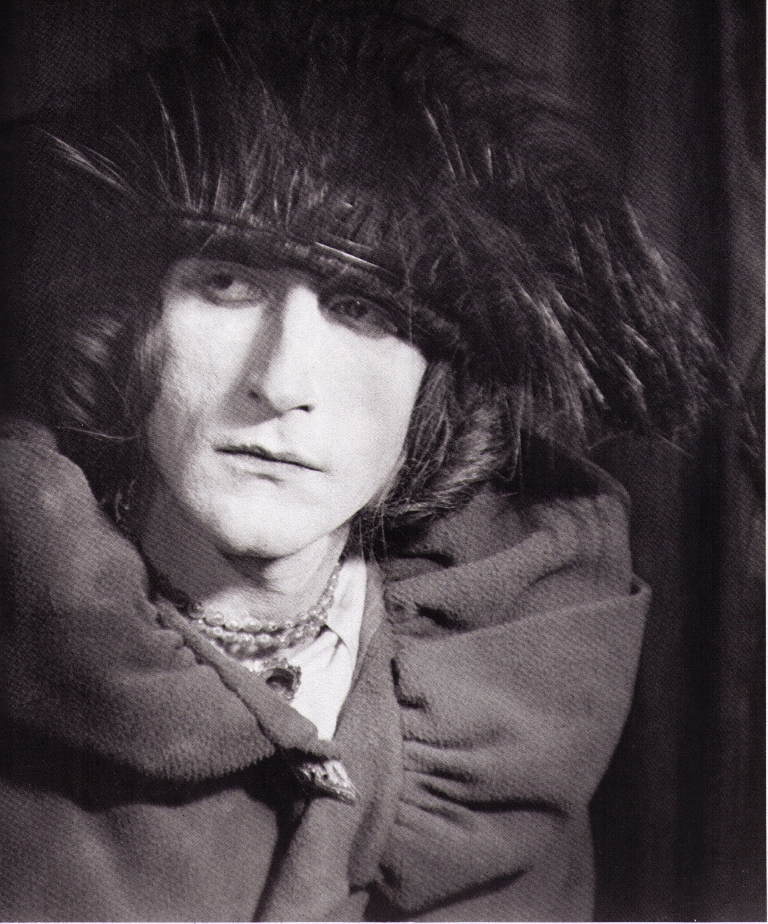 Portret Marcela Duchampa jako Rrose Sélavy, 1921 (źródło: Wikimedia Commons)