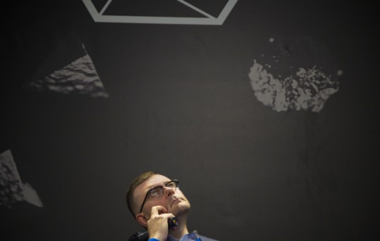 Jacek Dukaj podczas wykładu w ramach Festiwalu Kopernika. Kraków, 21 maja 2015 r., fot. Kamila Buturla / TP (źródło: dzięki uprzejmości organizatora)
