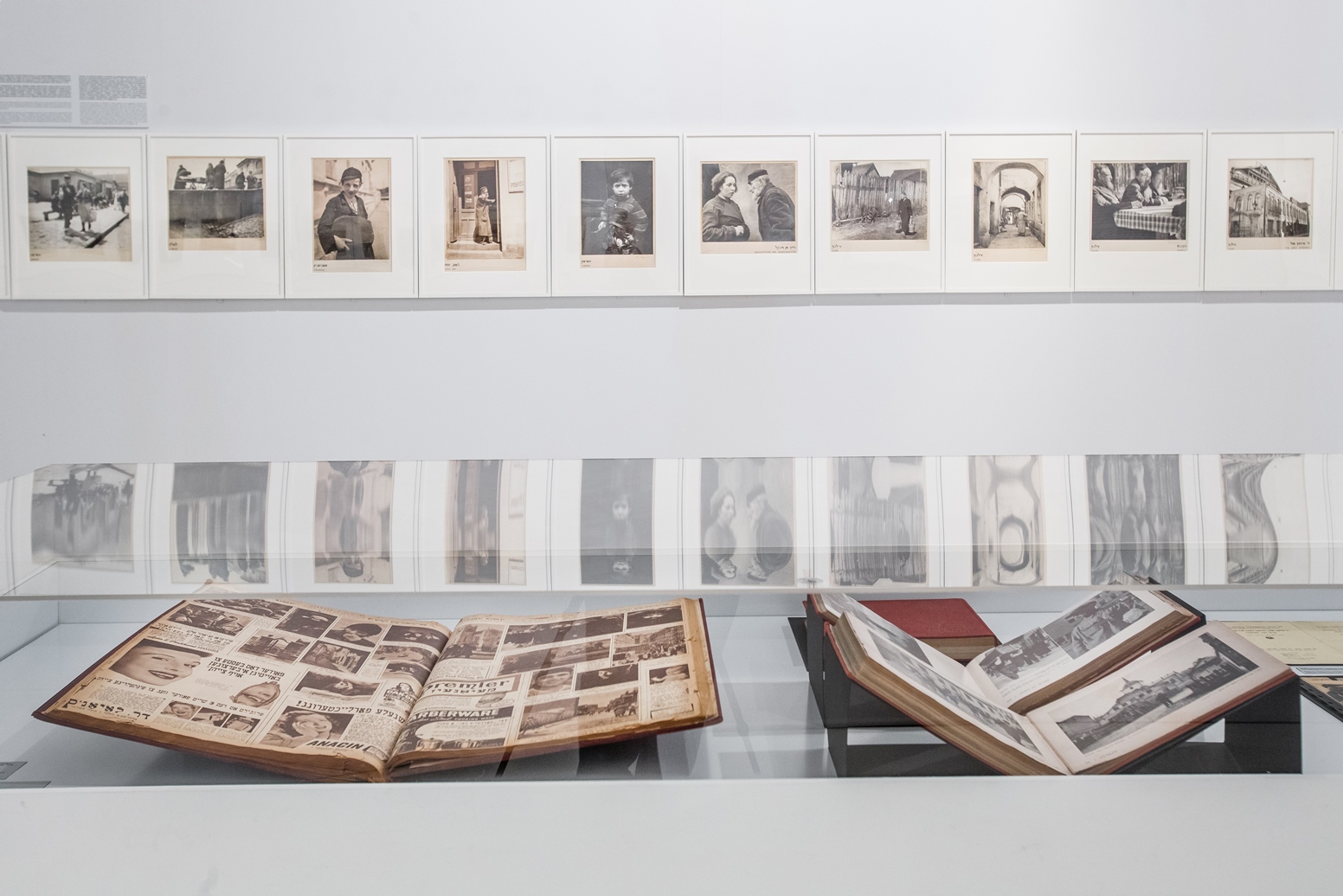 „Roman Vishniac: Fotografia, 1920-1975”, Muzeum Historii Żydów Polskich POLIN, 2015, fot. M. Starowieyska (źródło: dzięki uprzejmości muzeum)