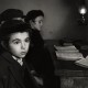 [David Eckstein, seven years old, and classmates in cheder (Jewish elementary school), Brod], ca. 1938. © Mara Vishniac Kohn, courtesy International Center of Photography. (źródło: dzięki uprzejmości International Center of Photography w Nowym Jorku)