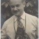 Nieznany fotograf, Roman Vishniac z aparatem Rolleiflex, ok. 1935-38 © Mara Vishniac Kohn (źródło: dzięki uprzejmości International Center of Photography w Nowym Jorku)