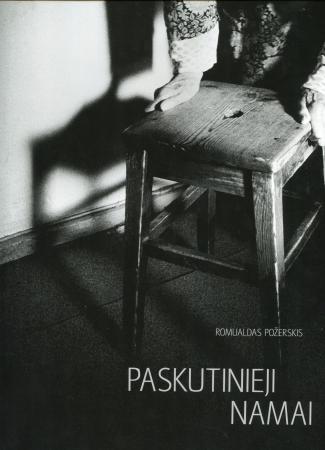 Romualdas Požerskis, „Paskutinieji Namai ”, 2015, okładka albumu (źródło: materiały prasowe festiwalu Kaunas Photo)