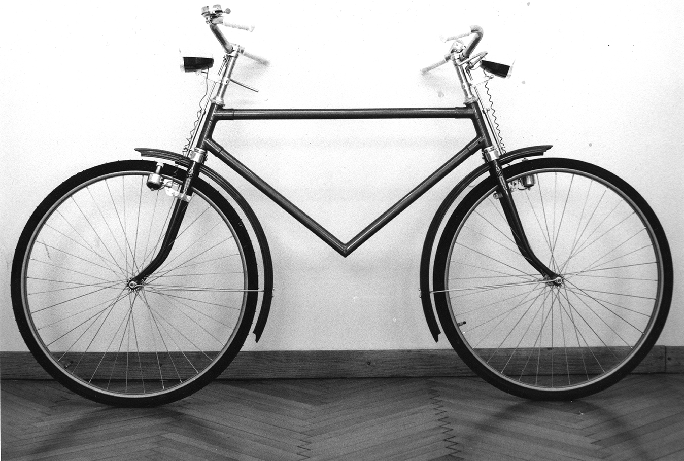 Ivan Ladislav Galeta, „Dwukierunkowy rower”, 1978-79, dzięki uprzejmości Muzeum Sztuki Współczesnej w Zagrzebiu (źródło: materiały prasowe organizatora)