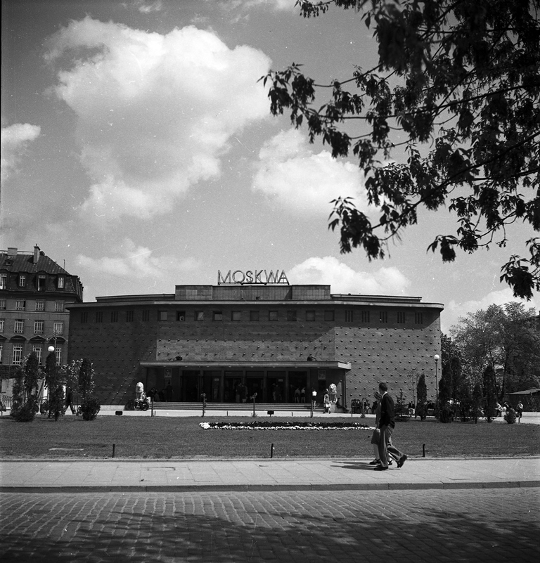 Zbyszko Siemaszko, Kino Moskwa, lata 50., Narodowe Archiwum Cyfrowe (źródło: materiały prasowe Zachęty Narodowej Galerii Sztuki)