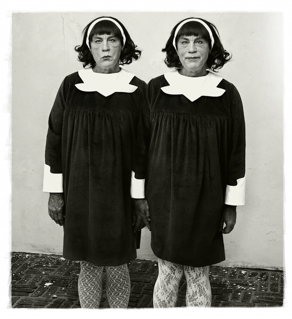 Sandro Miller, „Diane Arbus, Identyczne bliźniaczki (1967)”, 2014 (źródło: dzięki uprzejmości Fundacji Tumult)